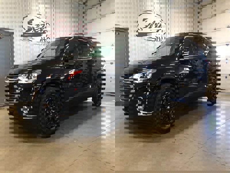 Used 2020 Chevrolet Traverse LT w/ Driver Confidence II Package image 1