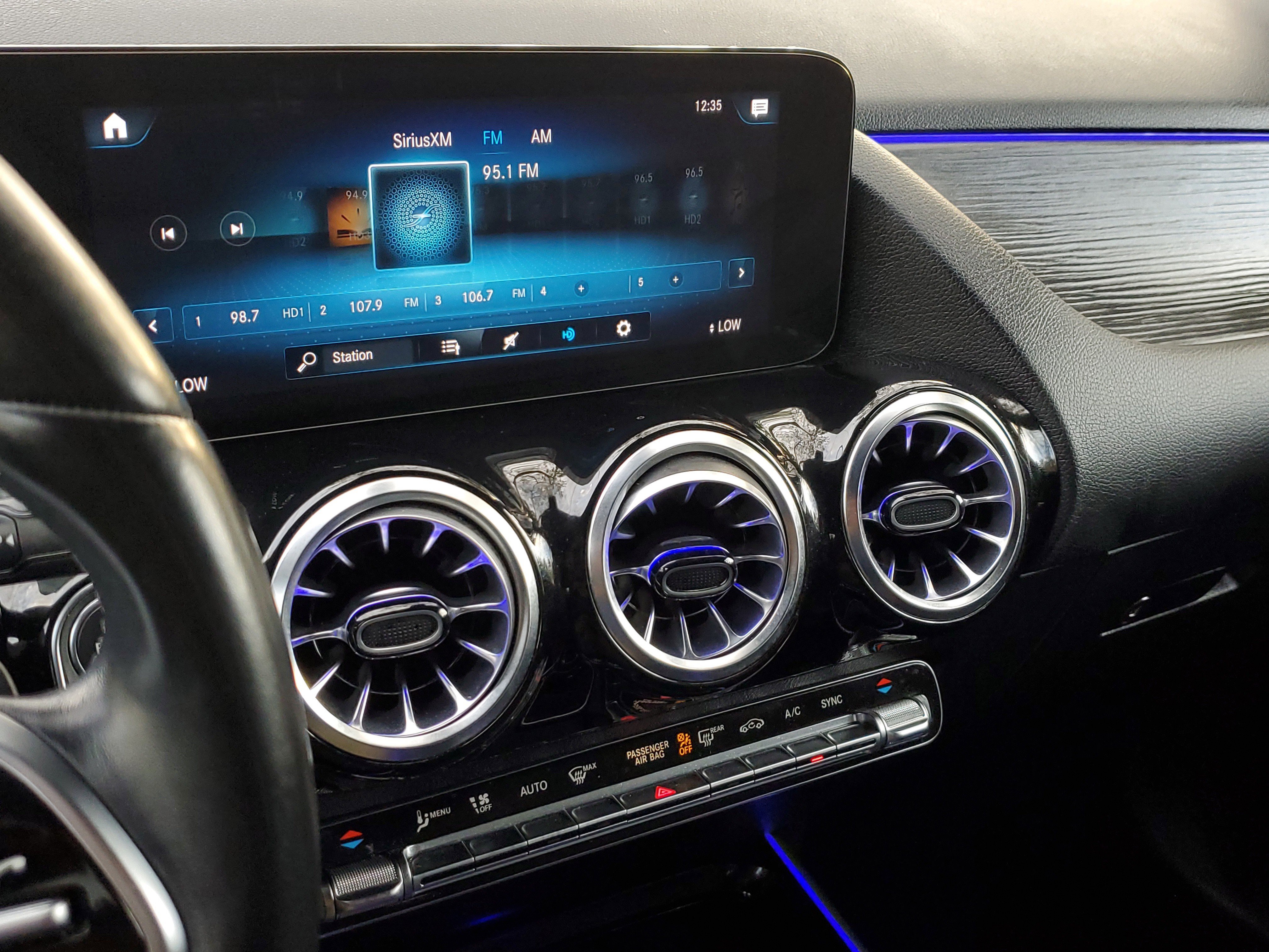 Used 2023 Mercedes-Benz GLA 250 w/ Premium Package image 27