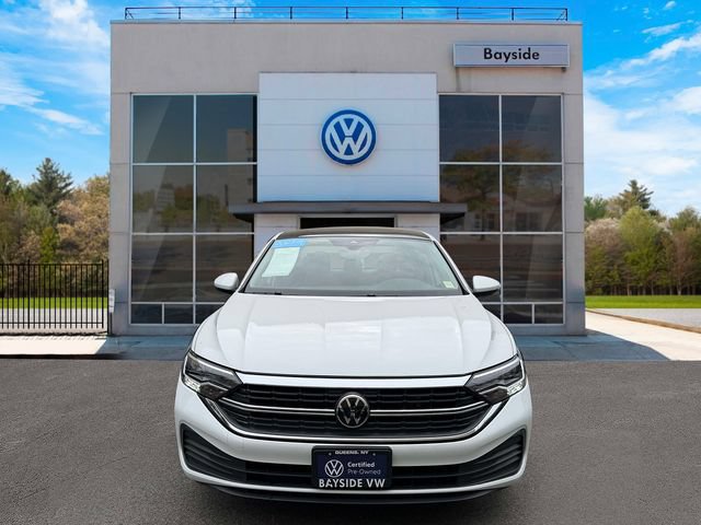 Certified 2023 Volkswagen Jetta SE w/ Panoramic Sunroof Package FWD image 2