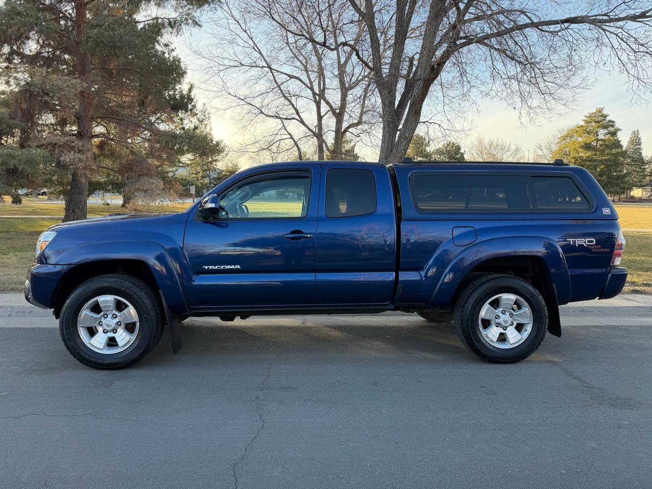 Used 2015 Toyota Tacoma 4x4 Access Cab V6 w/ TRD Sport Package image 2