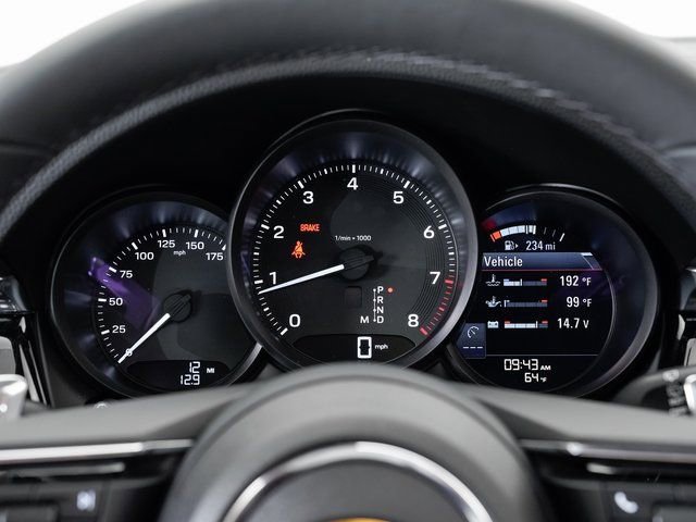 Certified 2025 Porsche Macan image 15