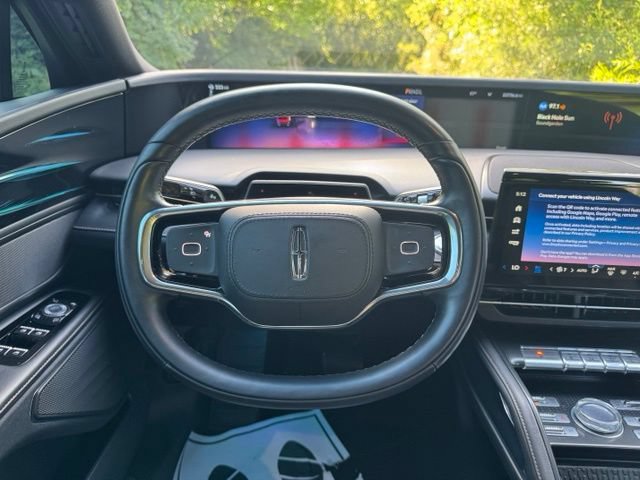 Used 2024 Lincoln Nautilus Hybrid AWD/4WD image 22