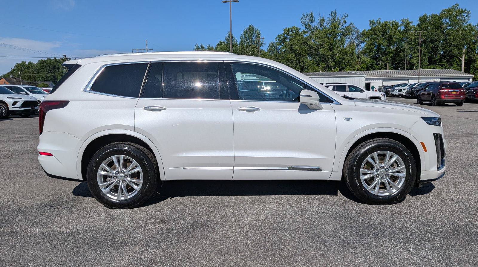 Used 2024 Cadillac XT6 Luxury AWD/4WD image 5