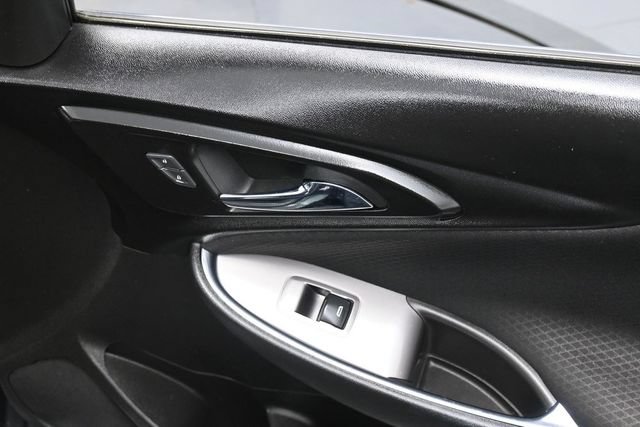Used 2018 Chevrolet Malibu LT FWD image 35
