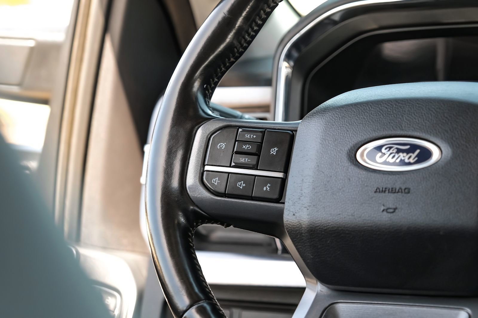 Used 2023 Ford F350 Lariat image 21