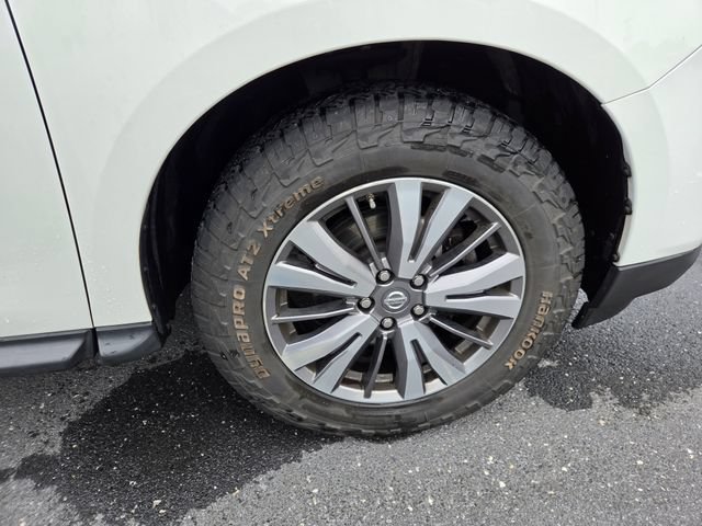 Used 2018 Nissan Pathfinder SV AWD/4WD image 34