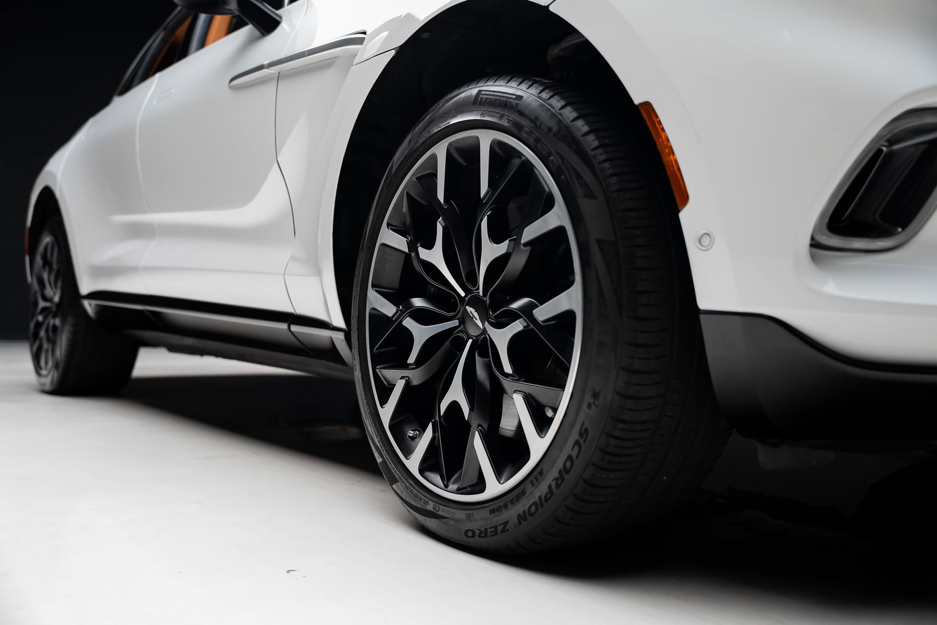 Used 2023 Aston Martin DBX AWD/4WD image 80