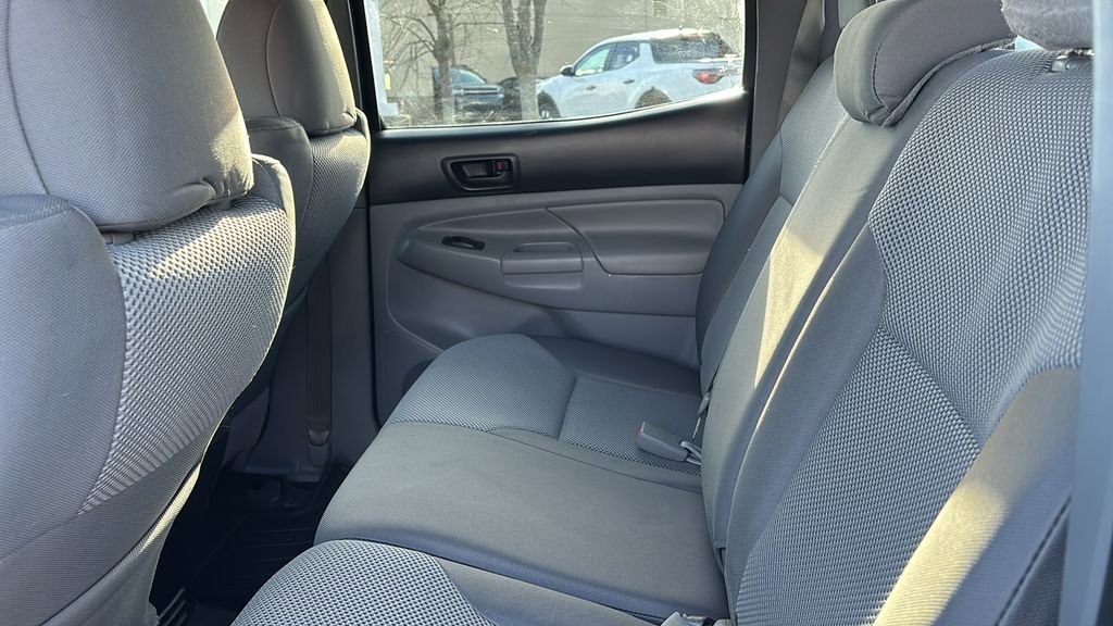 Used 2015 Toyota Tacoma Base image 29