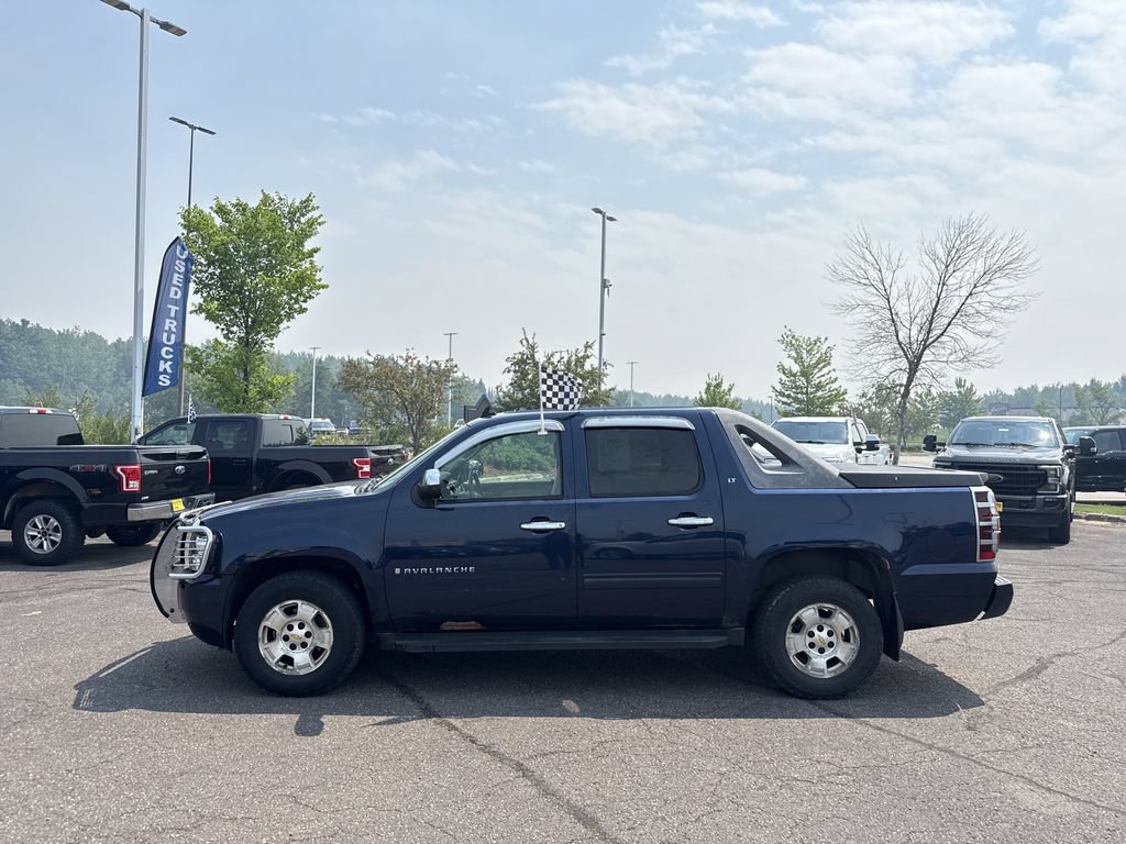 Used 2009 Chevrolet Avalanche LT w/ Convenience Package #1 AWD/4WD image 9