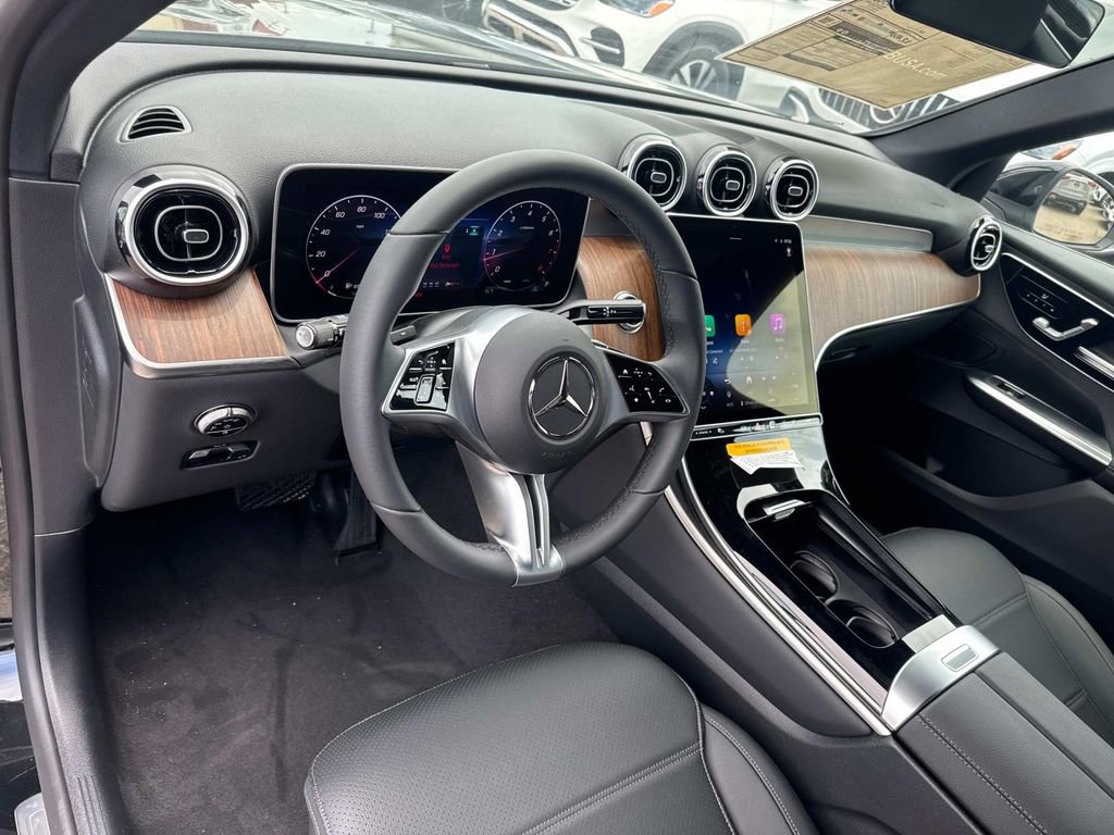 Used 2025 Mercedes-Benz GLC 300 4MATIC image 8