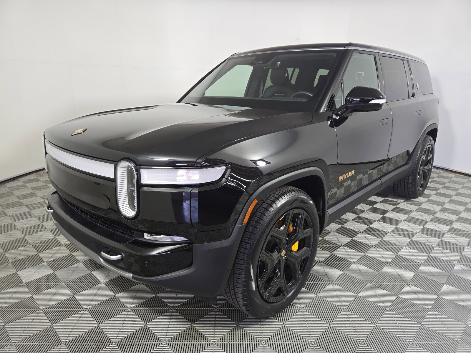 Used 2024 Rivian R1S Adventure AWD/4WD image 1