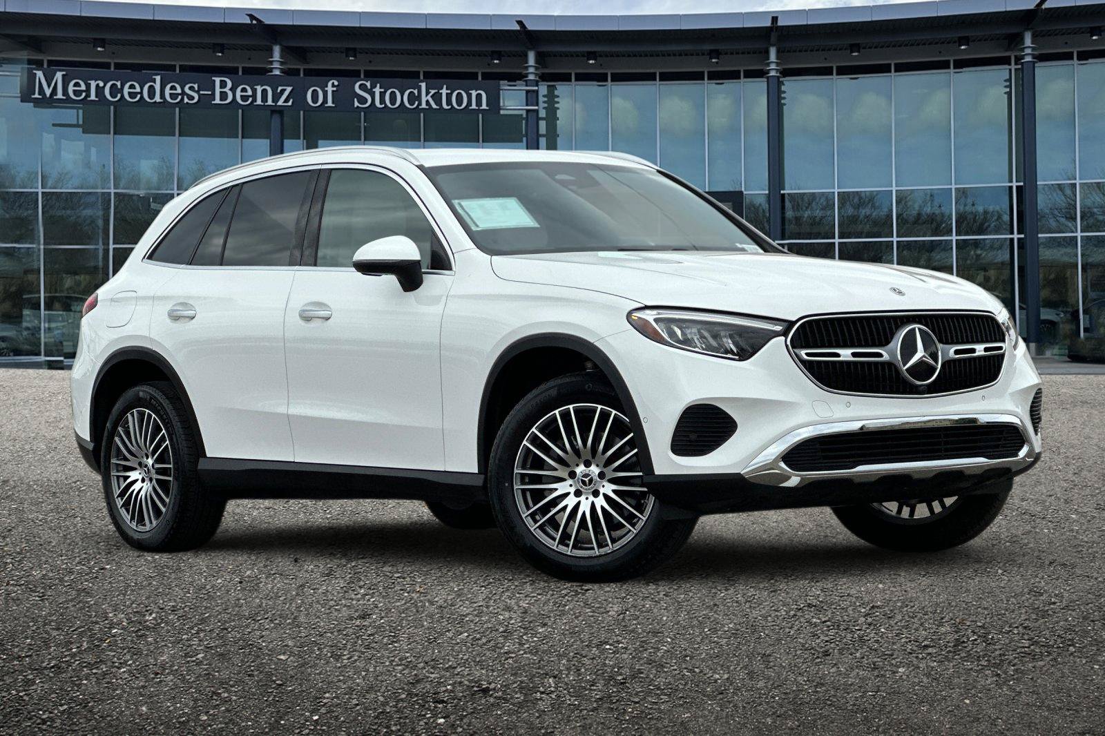 Certified 2025 Mercedes-Benz GLC 300 4MATIC image 2