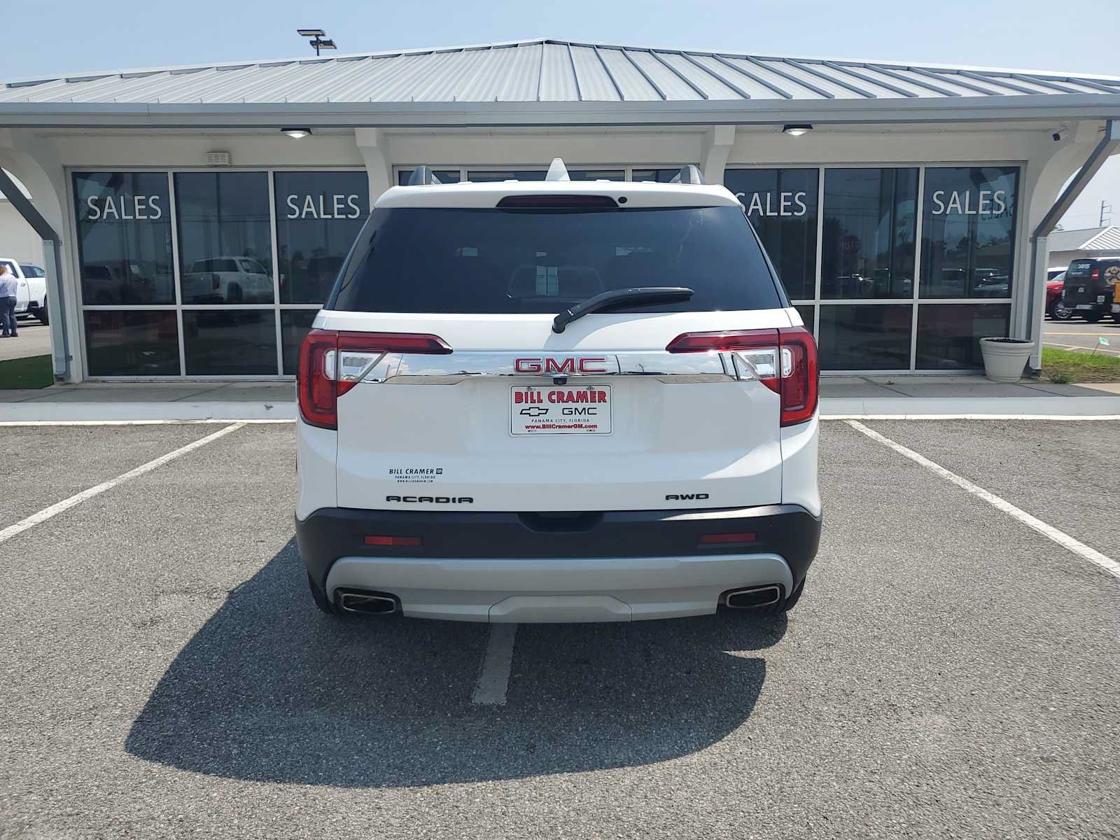 Used 2020 GMC Acadia SLE w/ Driver Convenience Package AWD/4WD image 4