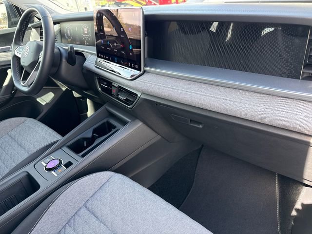 Used 2025 Volkswagen Tiguan S image 17