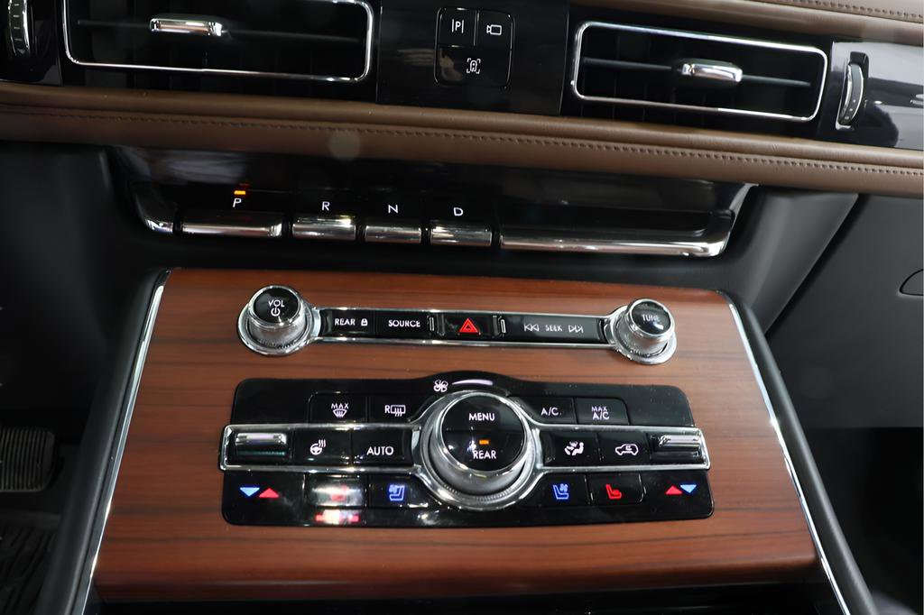 Used 2024 Lincoln Aviator Reserve w/ Equipment Group 201A image 11