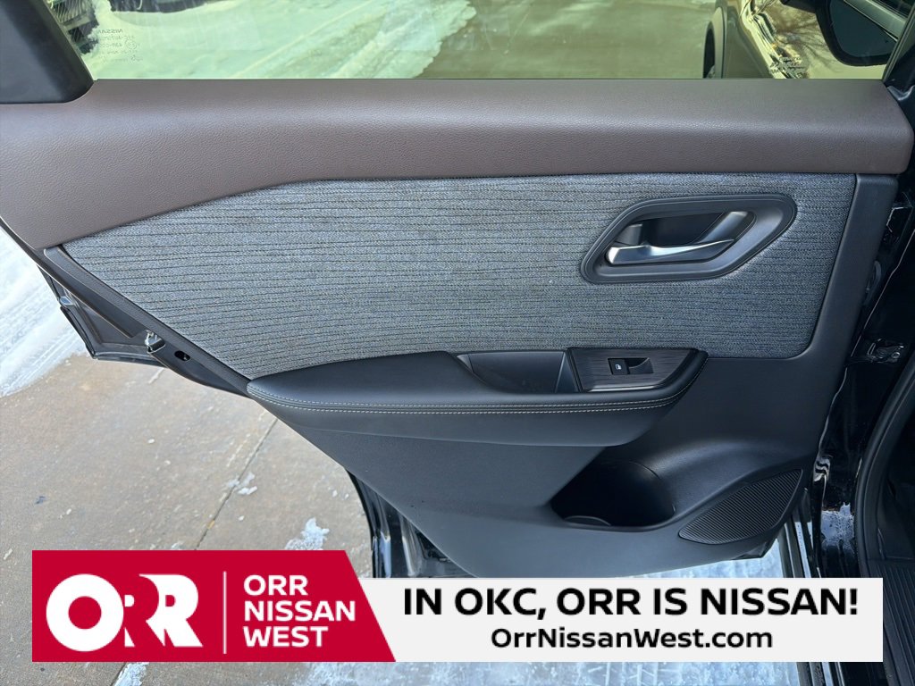 Used 2023 Nissan Rogue SV image 14
