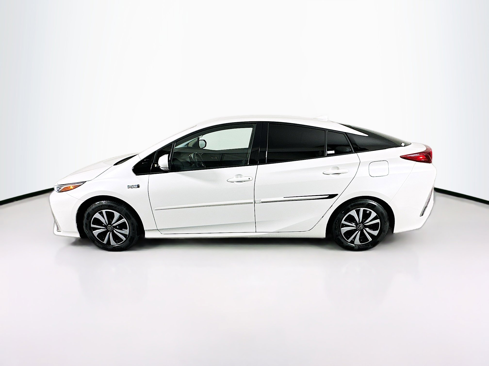 Used 2018 Toyota Prius Prime Premium FWD image 4