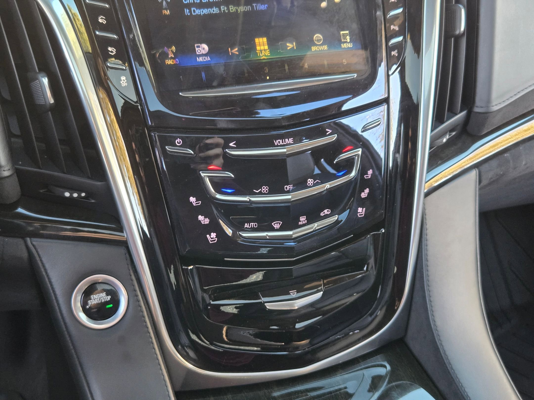 Certified 2020 Cadillac Escalade Platinum w/ Escalade Sport Edition image 21