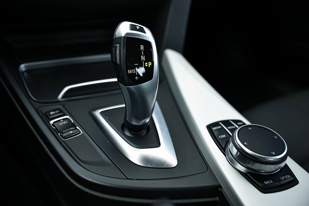 Used 2018 BMW 320i Sedan w/ Convenience Package image 41