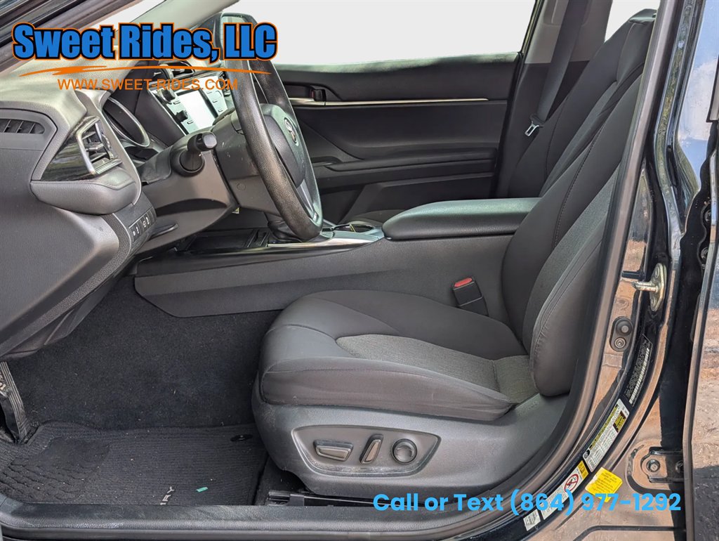 Used 2019 Toyota Camry LE image 10