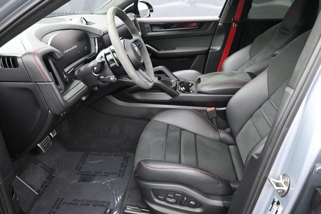 Certified 2025 Porsche Cayenne GTS AWD/4WD image 6