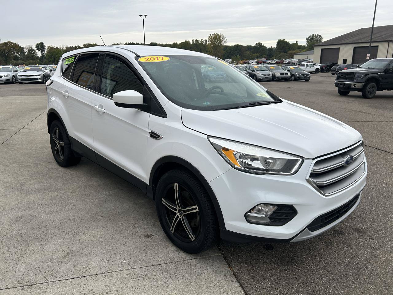 Used 2017 Ford Escape SE FWD image 3