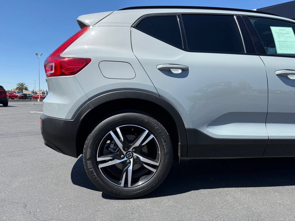 Used 2024 Volvo XC40 B5 Core AWD/4WD image 11