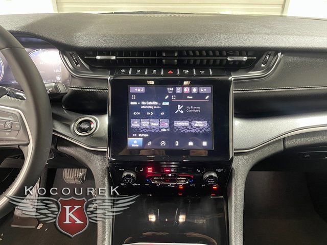 Used 2023 Jeep Grand Cherokee Altitude image 16