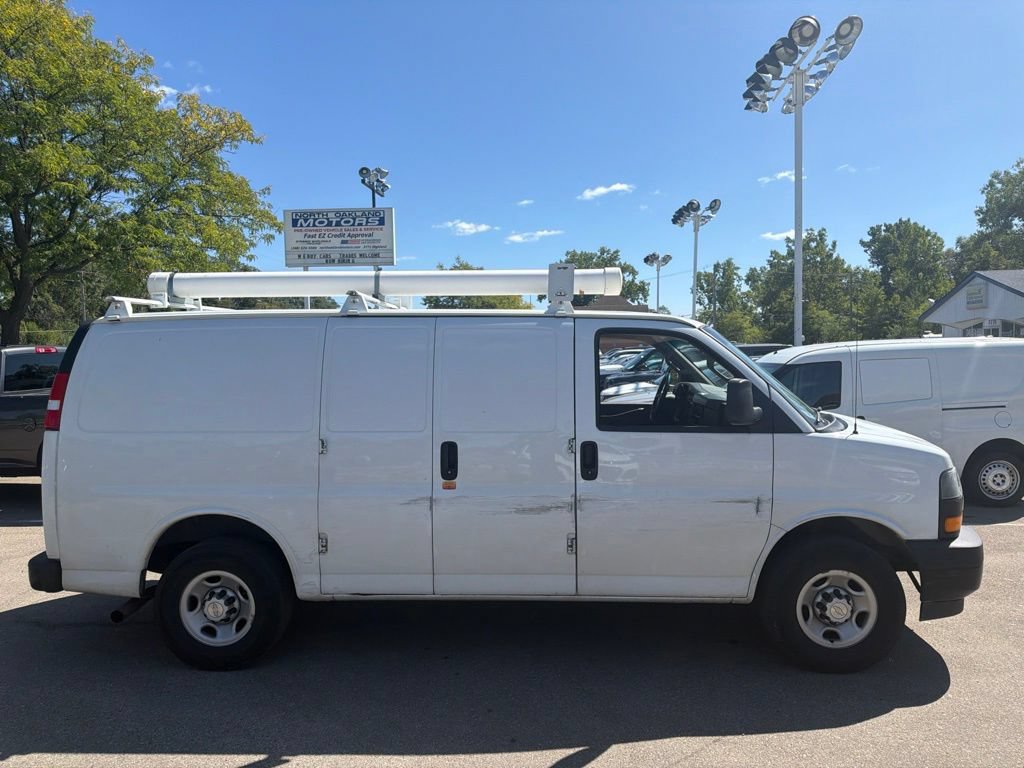 Used 2022 Chevrolet Express 2500 w/ Driver Convenience Package RWD image 4
