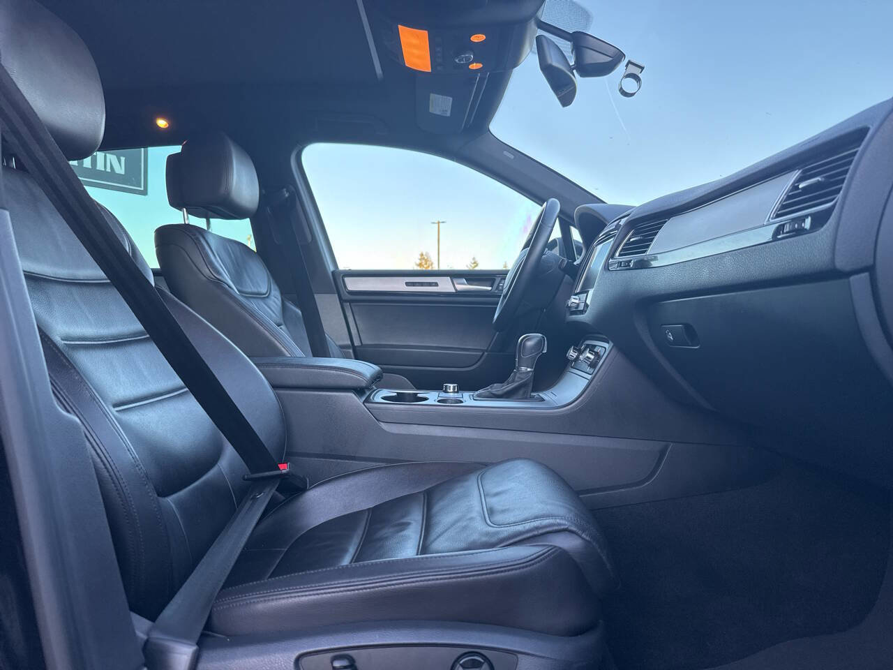 Used 2014 Volkswagen Touareg VR6 image 17