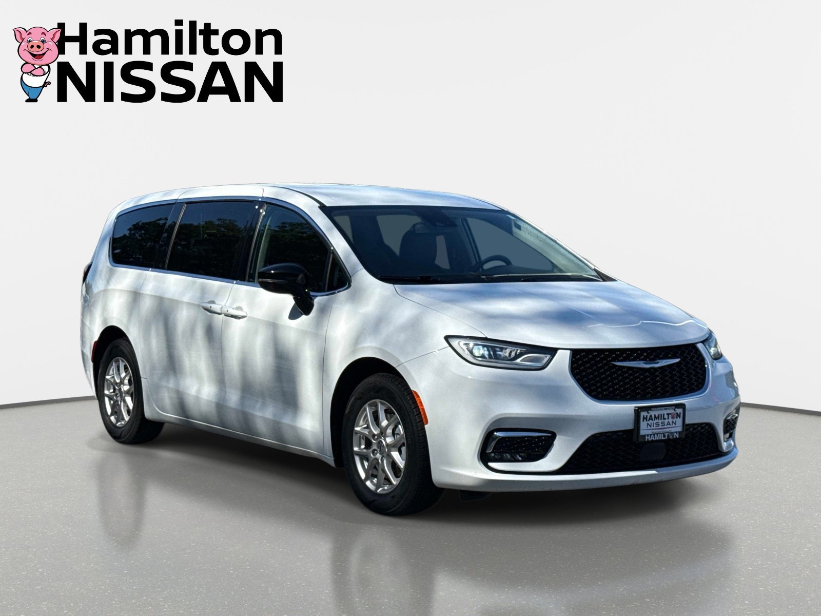 Used 2024 Chrysler Pacifica Touring-L FWD image 1