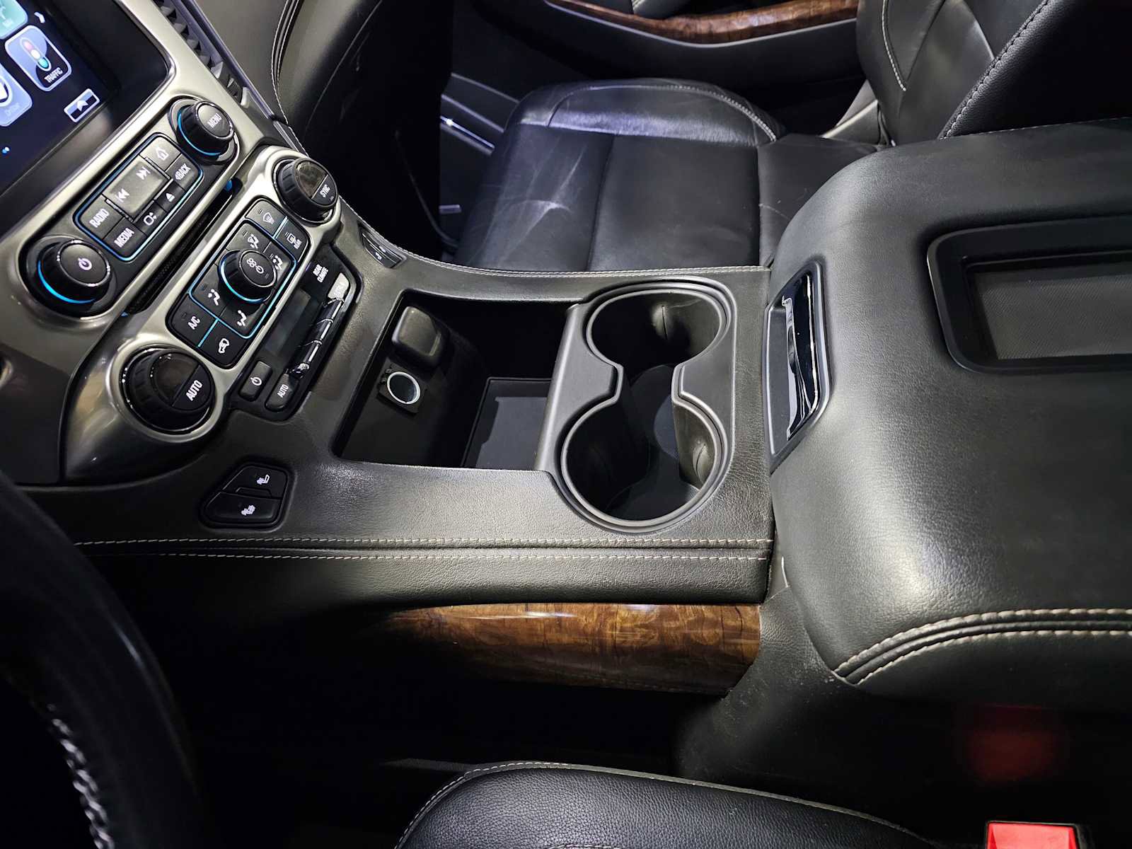 Used 2019 Chevrolet Tahoe LT w/ Luxury Package AWD/4WD image 29