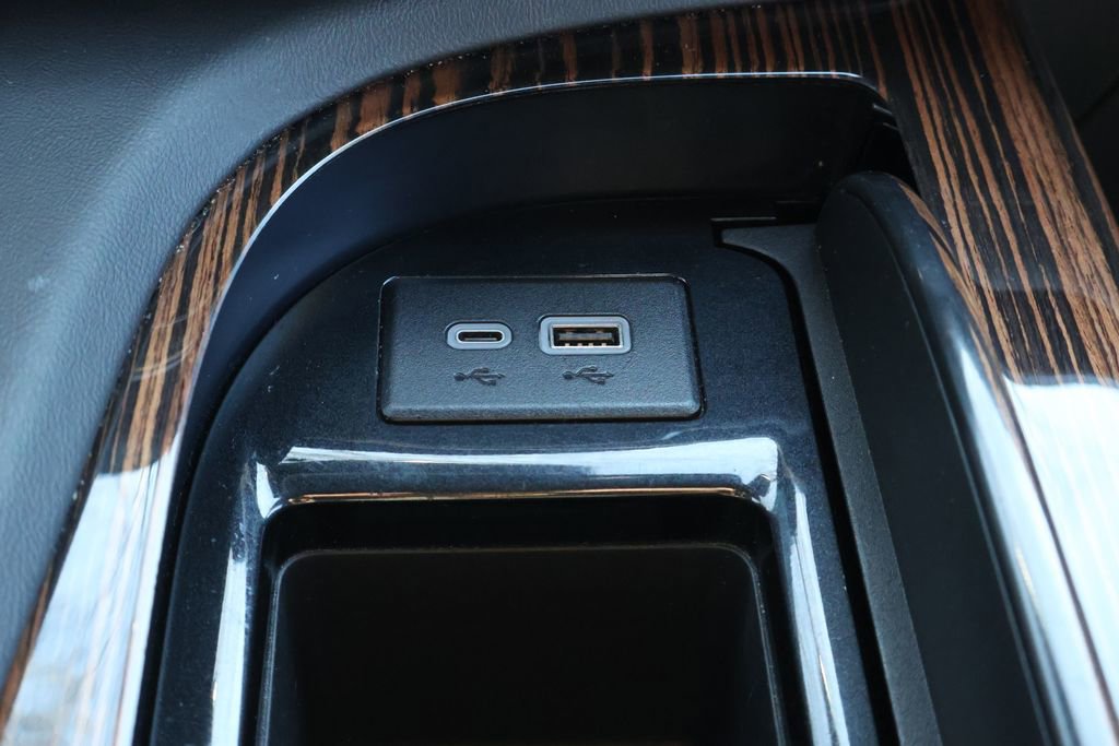 Used 2024 Cadillac Escalade ESV Luxury image 22