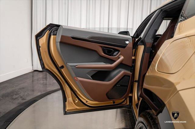 Used 2025 Lamborghini Urus SE AWD/4WD image 50