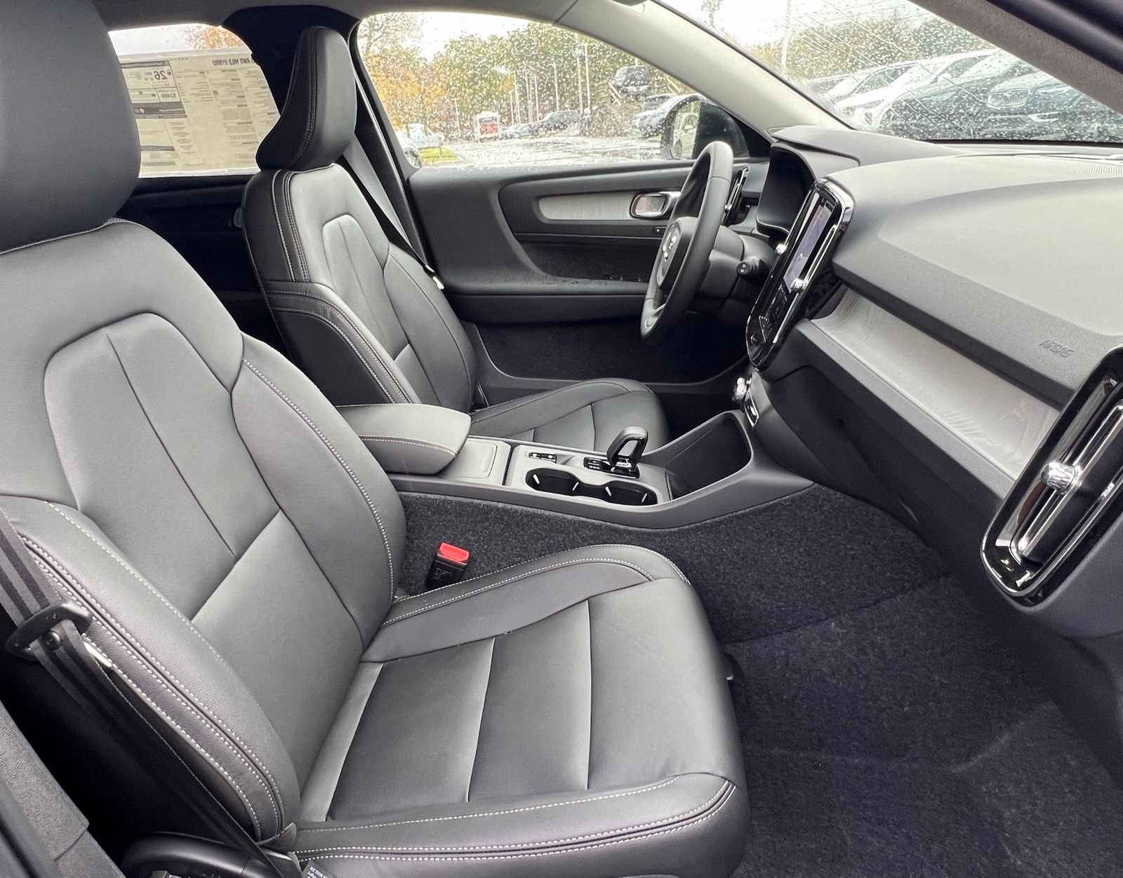 New 2026 Volvo XC40 B5 Plus w/ Protection Package Premier AWD/4WD image 19