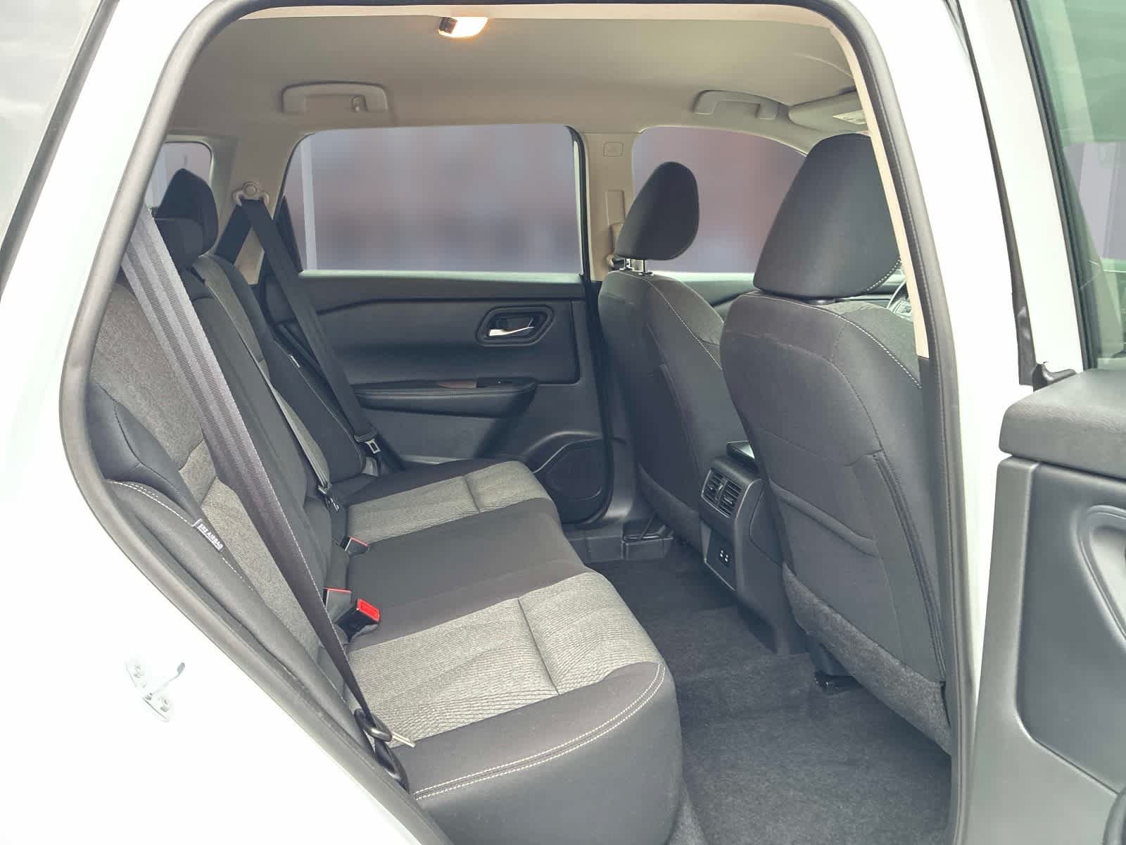 Used 2025 Nissan Rogue SV AWD/4WD image 19