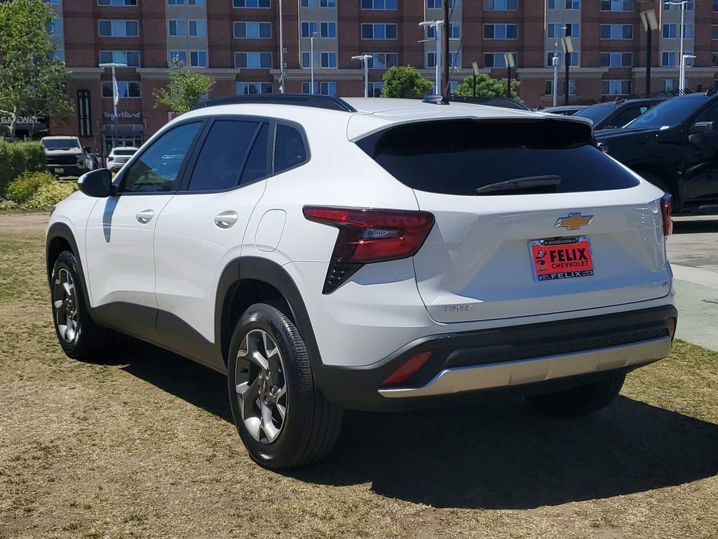 Used 2025 Chevrolet Trax LT FWD image 5