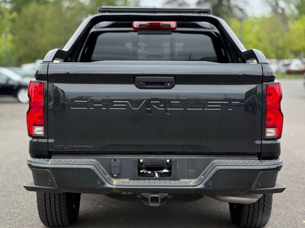 Used 2025 Chevrolet Colorado Z71 w/ Midnight Edition AWD/4WD image 4