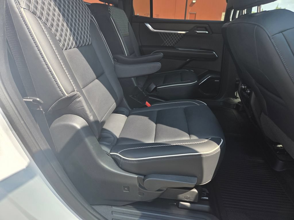 Used 2025 GMC Acadia Denali AWD/4WD image 45