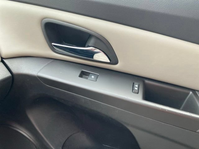 Used 2015 Chevrolet Cruze LT w/ Technology Package FWD image 28