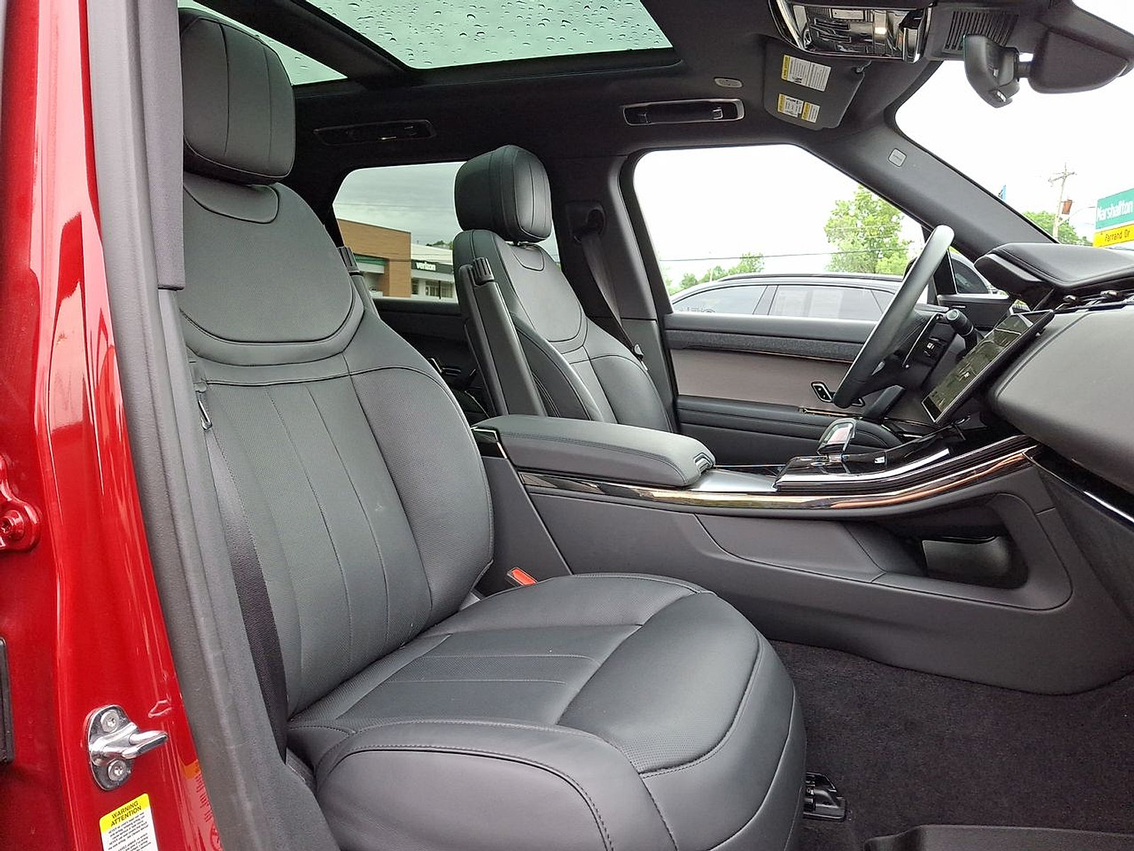 Used 2024 Land Rover Range Rover Sport SE AWD/4WD image 28