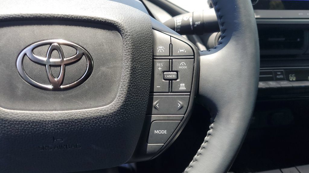 Used 2025 Toyota Prius LE FWD image 22