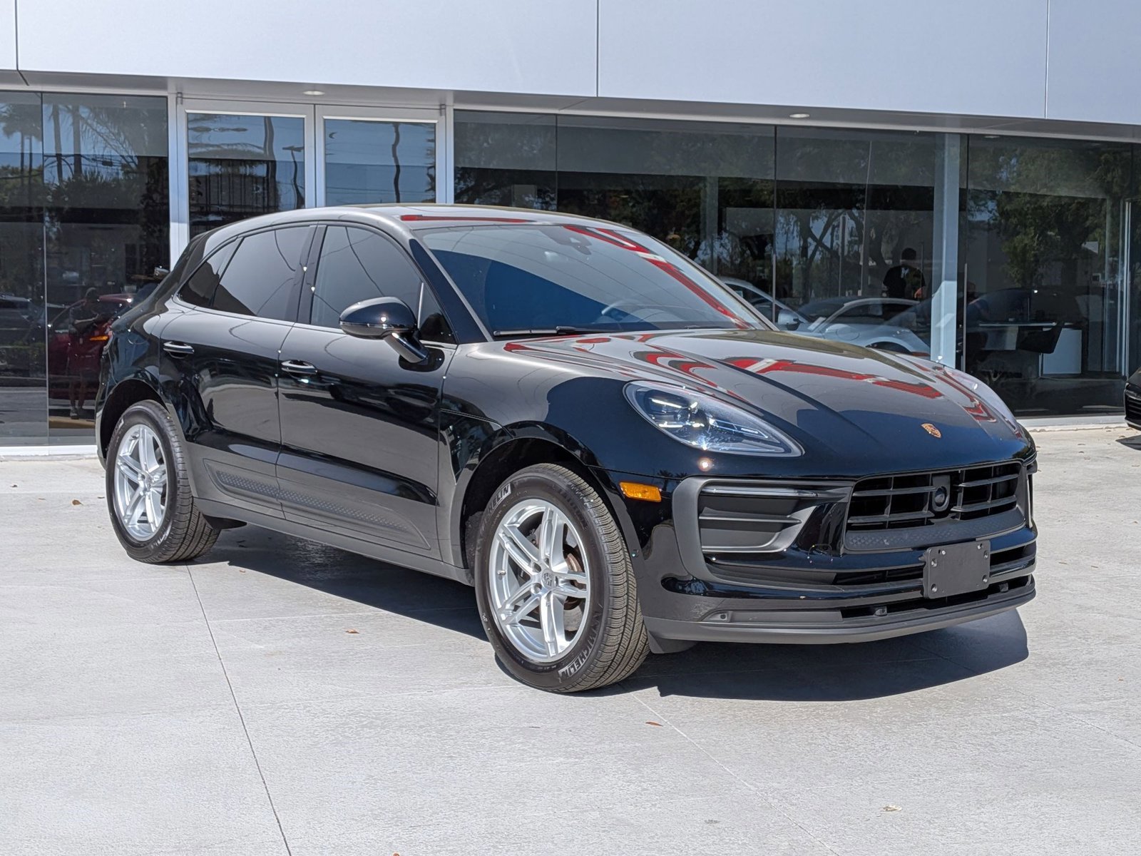 Certified 2023 Porsche Macan AWD/4WD image 7