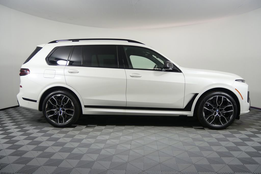 New 2026 BMW X7 M60i image 2