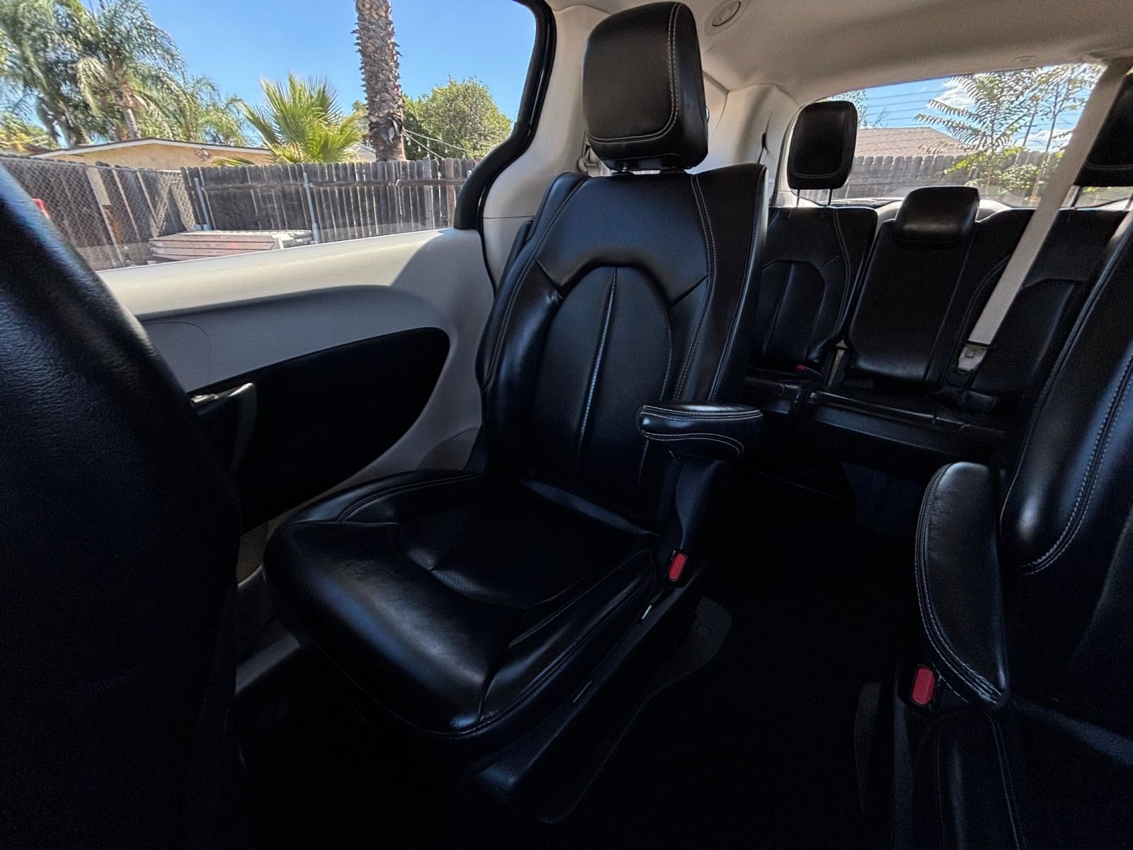 Used 2023 Chrysler Pacifica Touring-L FWD image 41