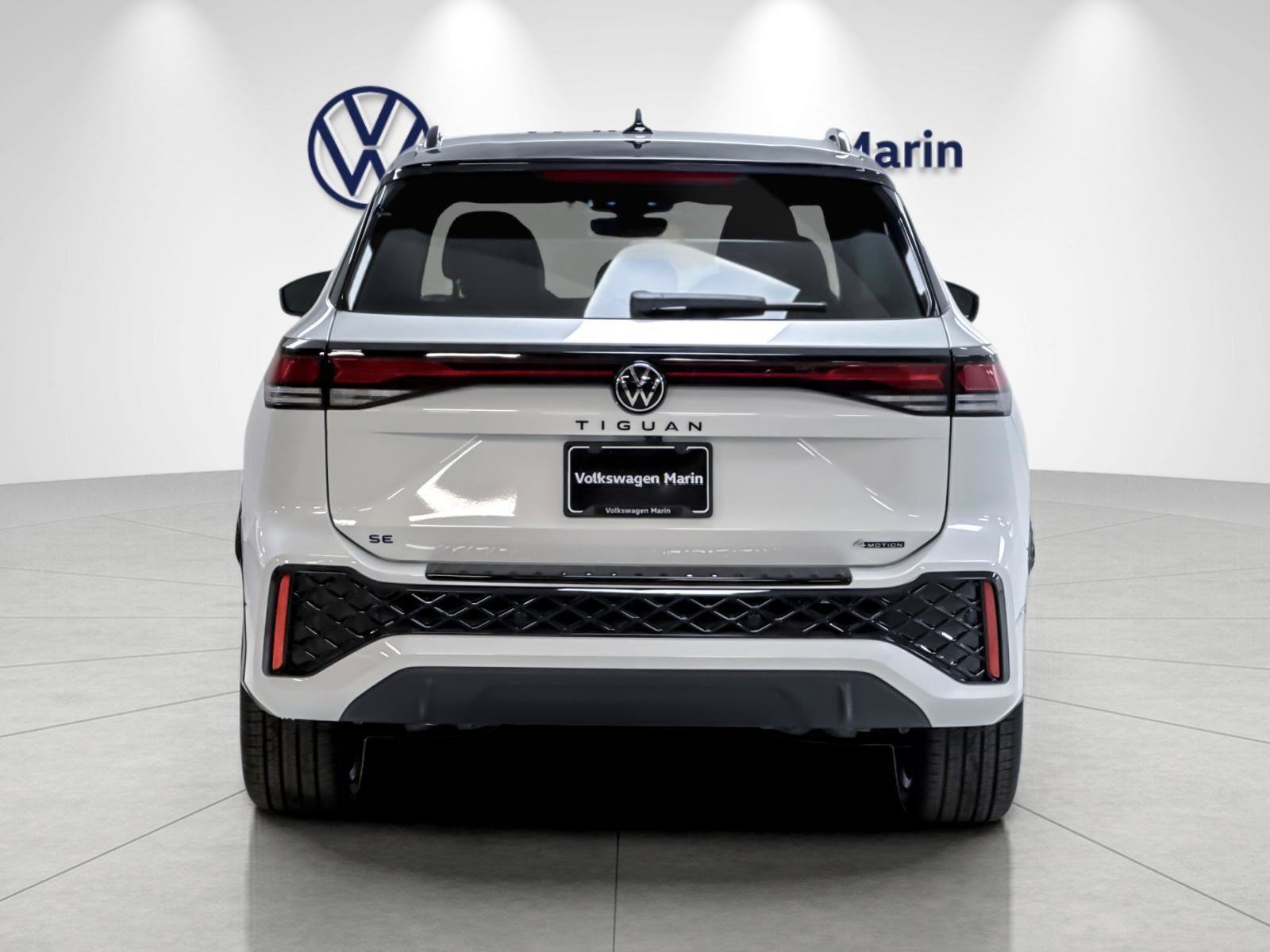 New 2026 Volkswagen Tiguan SE R-Line AWD/4WD image 4
