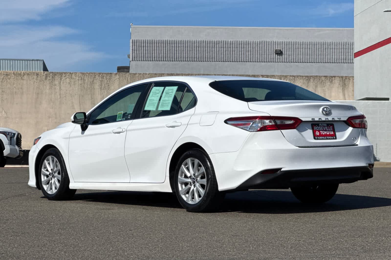Used 2018 Toyota Camry LE FWD image 7