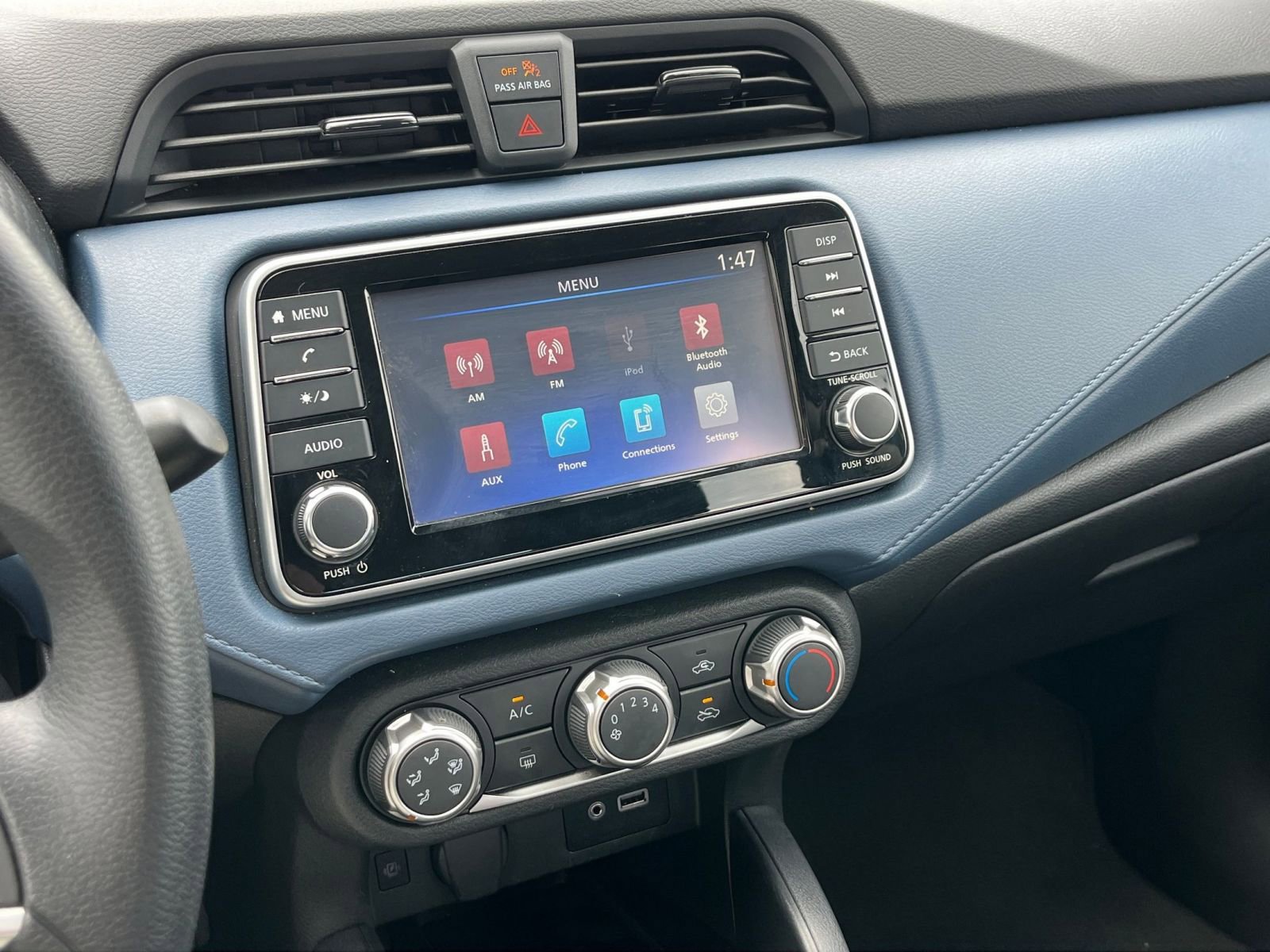 Used 2025 Nissan Versa SV FWD image 20