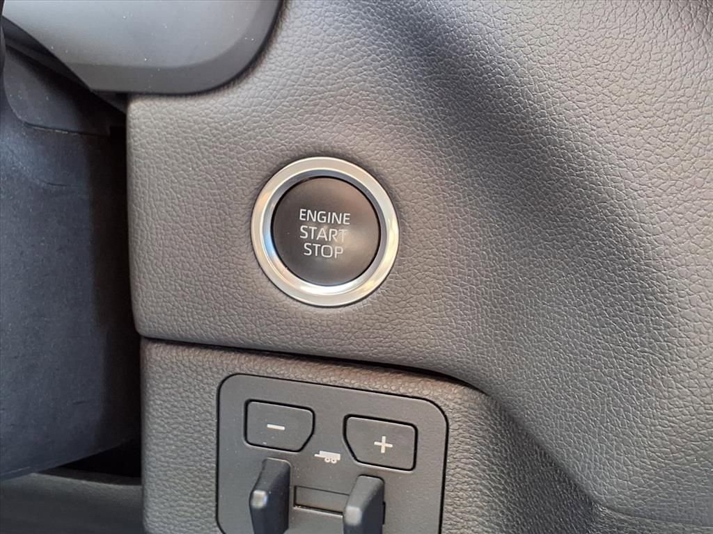 Used 2022 Toyota Tundra Limited w/ Power Package image 16