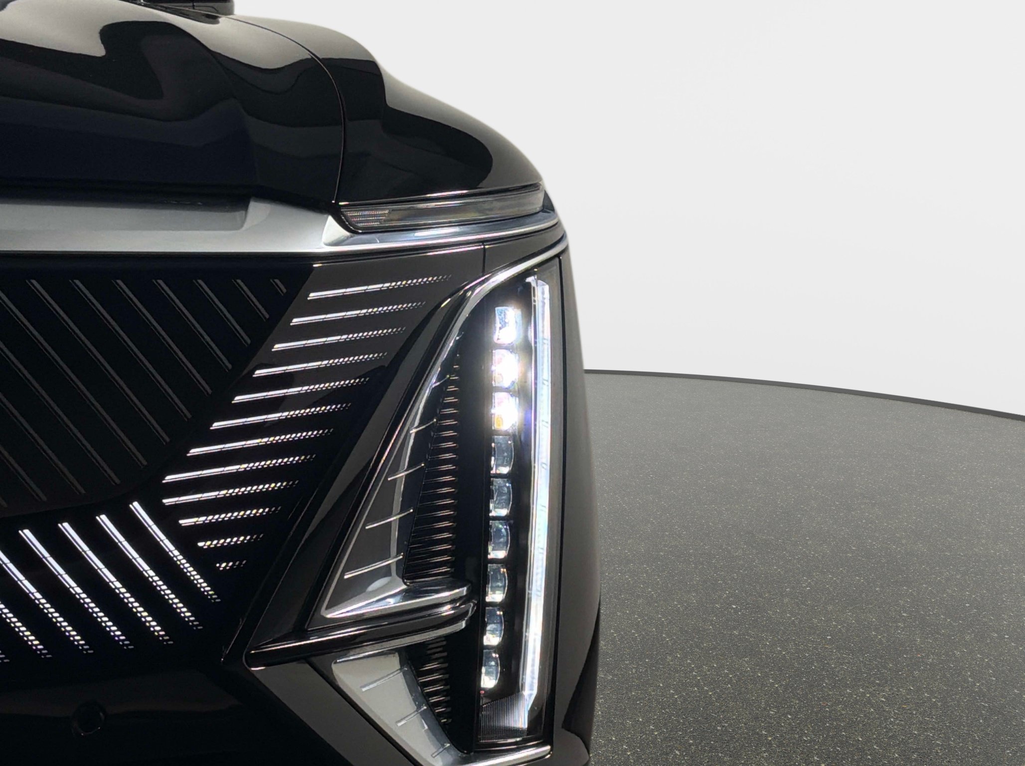 Used 2024 Cadillac Lyriq Luxury RWD image 16
